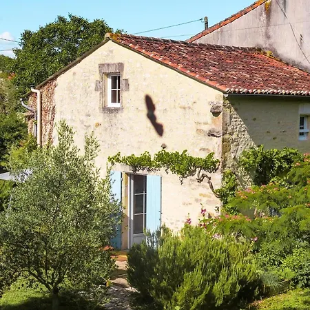 Le Gue De Champagne Holiday home